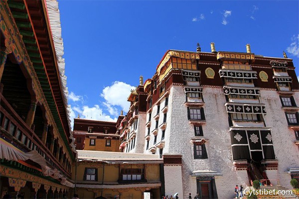 跟團(tuán)去西藏旅游