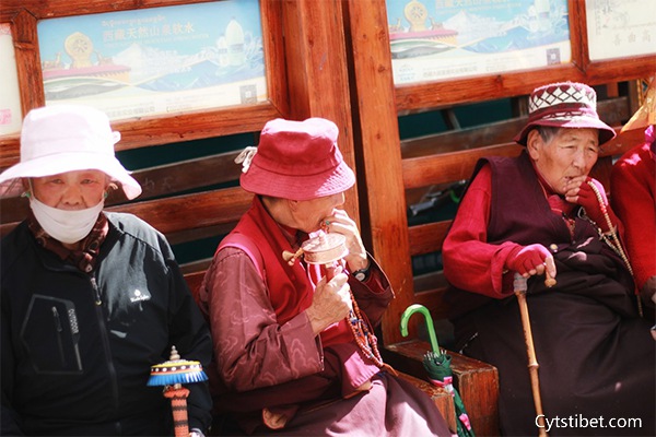 女生去西藏旅游
