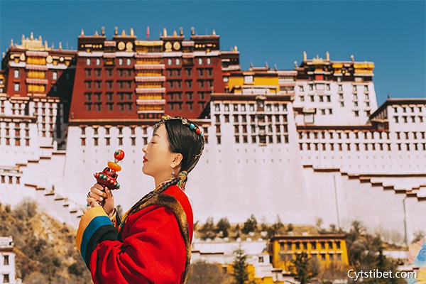 暑假去西藏旅游花費