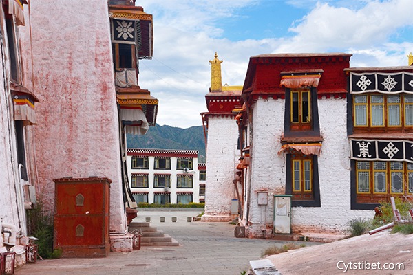 強(qiáng)巴林寺