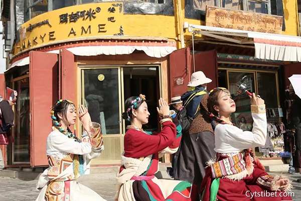 跟團(tuán)去西藏旅游多少錢