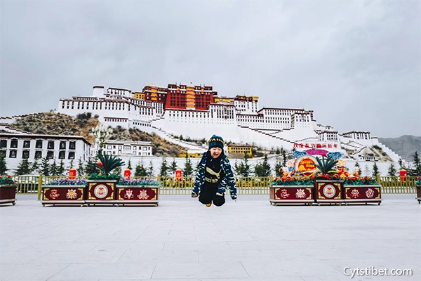 8月份西藏旅游需要準(zhǔn)備什么