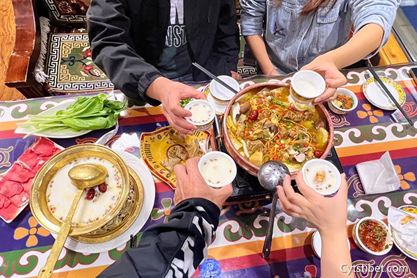 跟團(tuán)去西藏游玩2人需要費(fèi)用多少