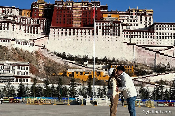 一家三口去西藏旅游大概多少錢