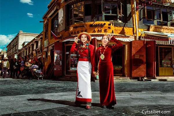 西藏旅游10天大概多少錢